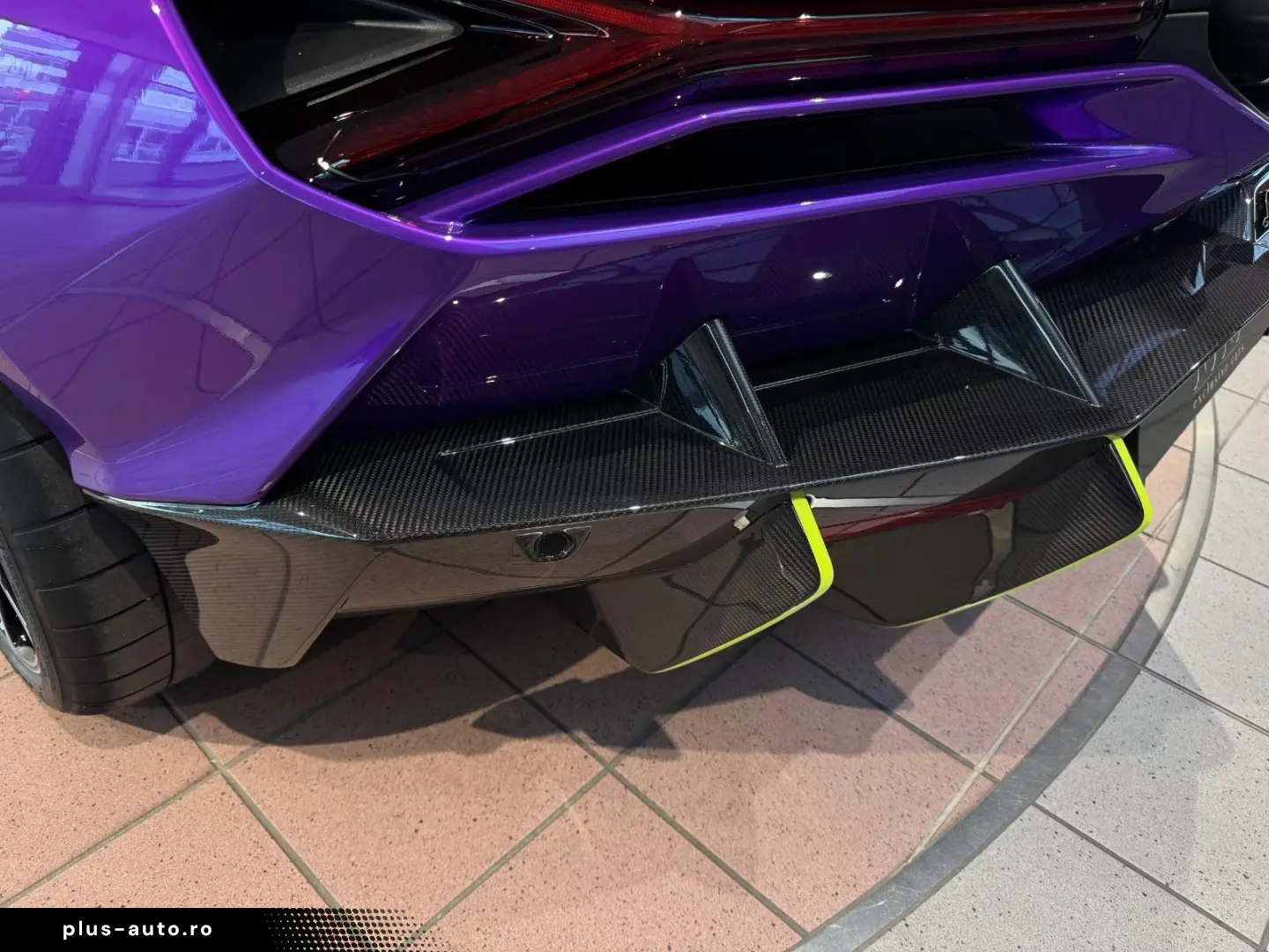 Lamborghini Revuelto  Carbon