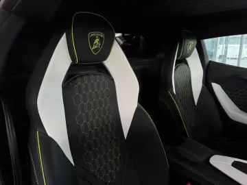 Lamborghini Revuelto  Carbon