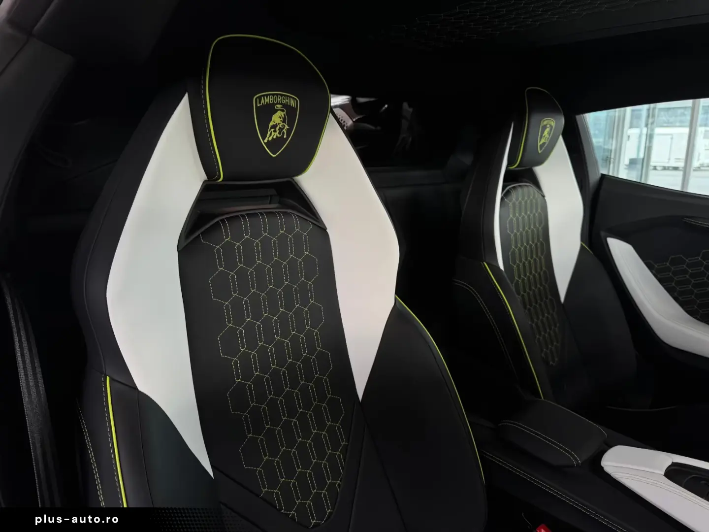 Lamborghini Revuelto  Carbon