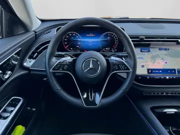 MERCEDES-BENZ E 400 e 4M AHK DISTR DIGILIGHT 360