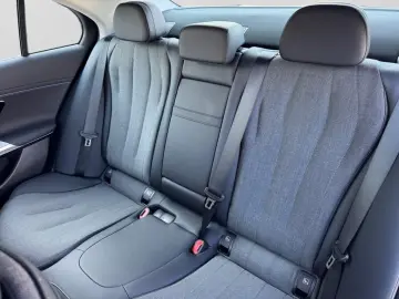 MERCEDES-BENZ E 400 e 4M AHK DISTR DIGILIGHT 360