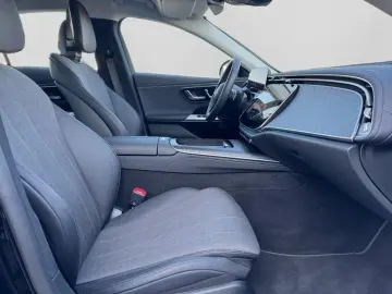 MERCEDES-BENZ E 400 e 4M AHK DISTR DIGILIGHT 360