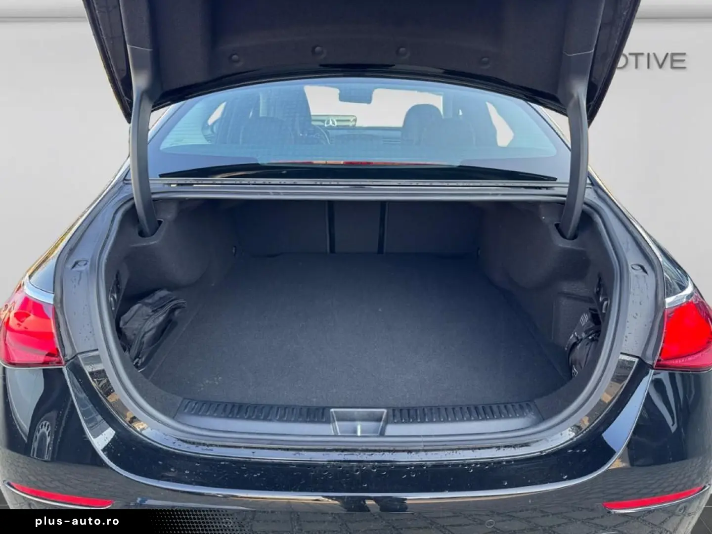 MERCEDES-BENZ E 400 e 4M AHK DISTR DIGILIGHT 360