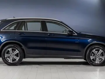 MERCEDES-BENZ GLC 220 d 4M
