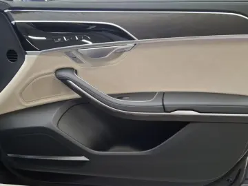 AUDI A8 L TFSI e 60 e quattro 340(462) kW(PS)