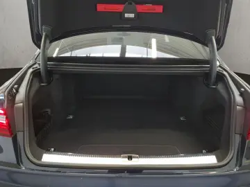 AUDI A8 L TFSI e 60 e quattro 340(462) kW(PS)