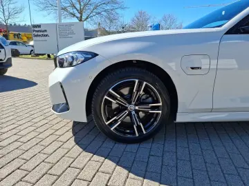 BMW 330 e xDrive Automatik M Sportpaket