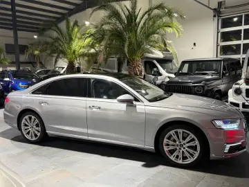 AUDI A8 60 TFSI e L quattro Pano Kühlschrank TV Voll