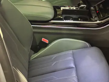 AUDI A8 60 TFSI e L quattro Pano Kühlschrank TV Voll