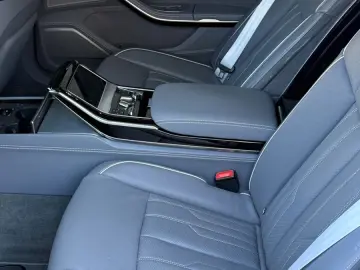 AUDI A8 60 TFSI e L quattro Pano Kühlschrank TV Voll