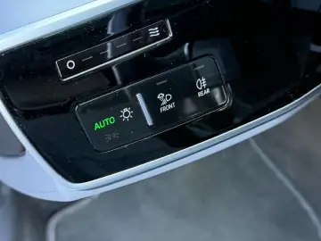 AUDI A8 60 TFSI e L quattro Pano Kühlschrank TV Voll