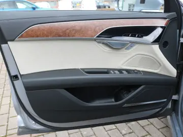 AUDI A8L 60 TFSI e Lang  Digital Matrix Pano B&O