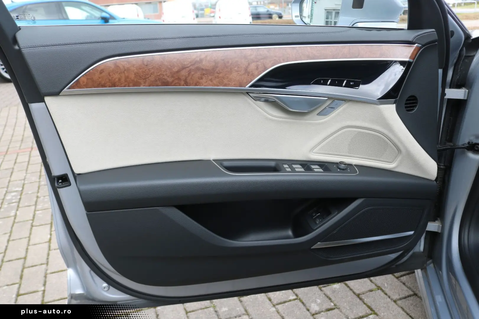 AUDI A8L 60 TFSI e Lang  Digital Matrix Pano B&O