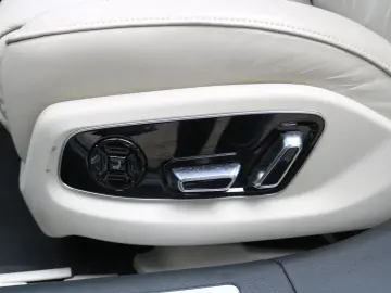 AUDI A8L 60 TFSI e Lang  Digital Matrix Pano B&O