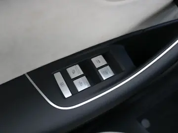 AUDI A8L 60 TFSI e Lang  Digital Matrix Pano B&O