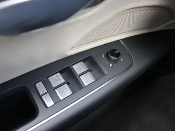 AUDI A8L 60 TFSI e Lang  Digital Matrix Pano B&O