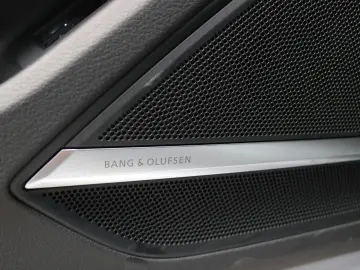 AUDI A8L 60 TFSI e Lang  Digital Matrix Pano B&O