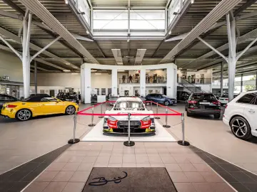 AUDI A8L 60 TFSI e Lang  Digital Matrix Pano B&O