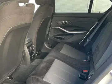 BMW 320d xDrive Lim M Sport LCPro.HuD AHK ACC