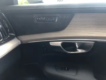 VOLVO XC90 T8 Recharge AWD Plus Bright Automatik