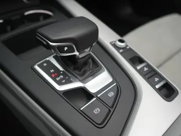 AUDI A5 Cabrio 40 TDI S tronic S line CarPlay Temp Ka