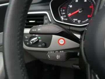 AUDI A5 Cabrio 40 TDI S tronic S line CarPlay Temp Ka