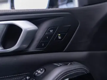 BMW X5 xDrive45e 360 Pano HuD CarPlay 22' Stoelvw. A