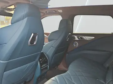 BMW XM Bowers & Wilkins Soft-Close 23  360