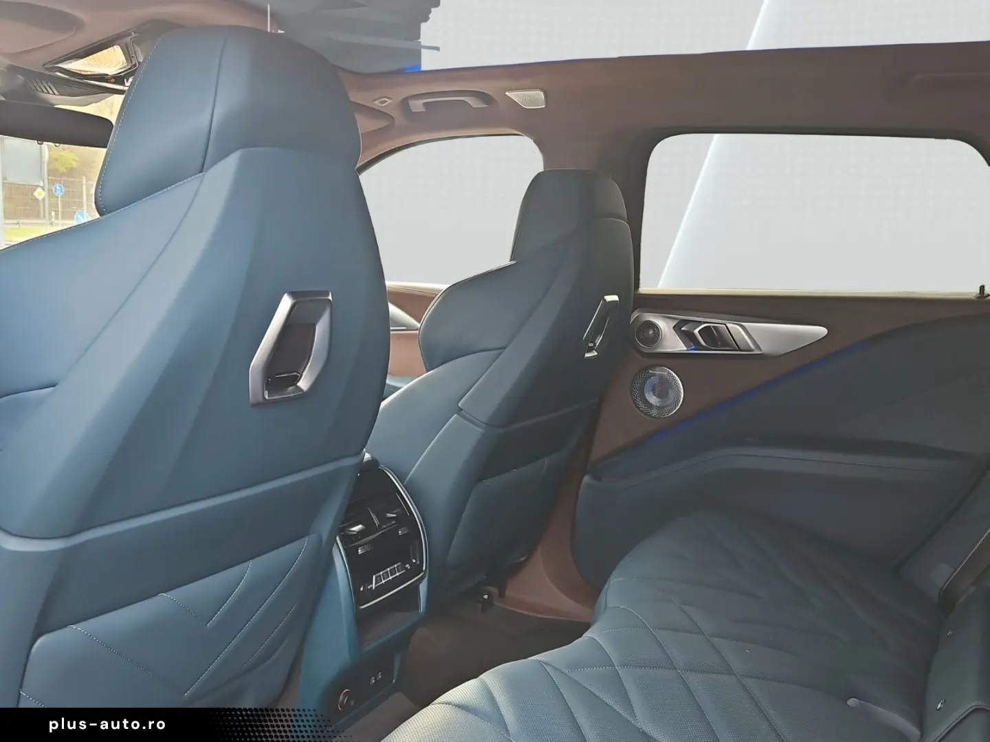 BMW XM Bowers & Wilkins Soft-Close 23  360