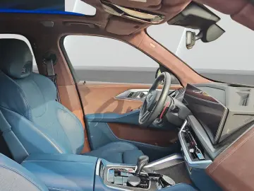 BMW XM Bowers & Wilkins Soft-Close 23  360