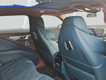 BMW XM Bowers & Wilkins Soft-Close 23  360