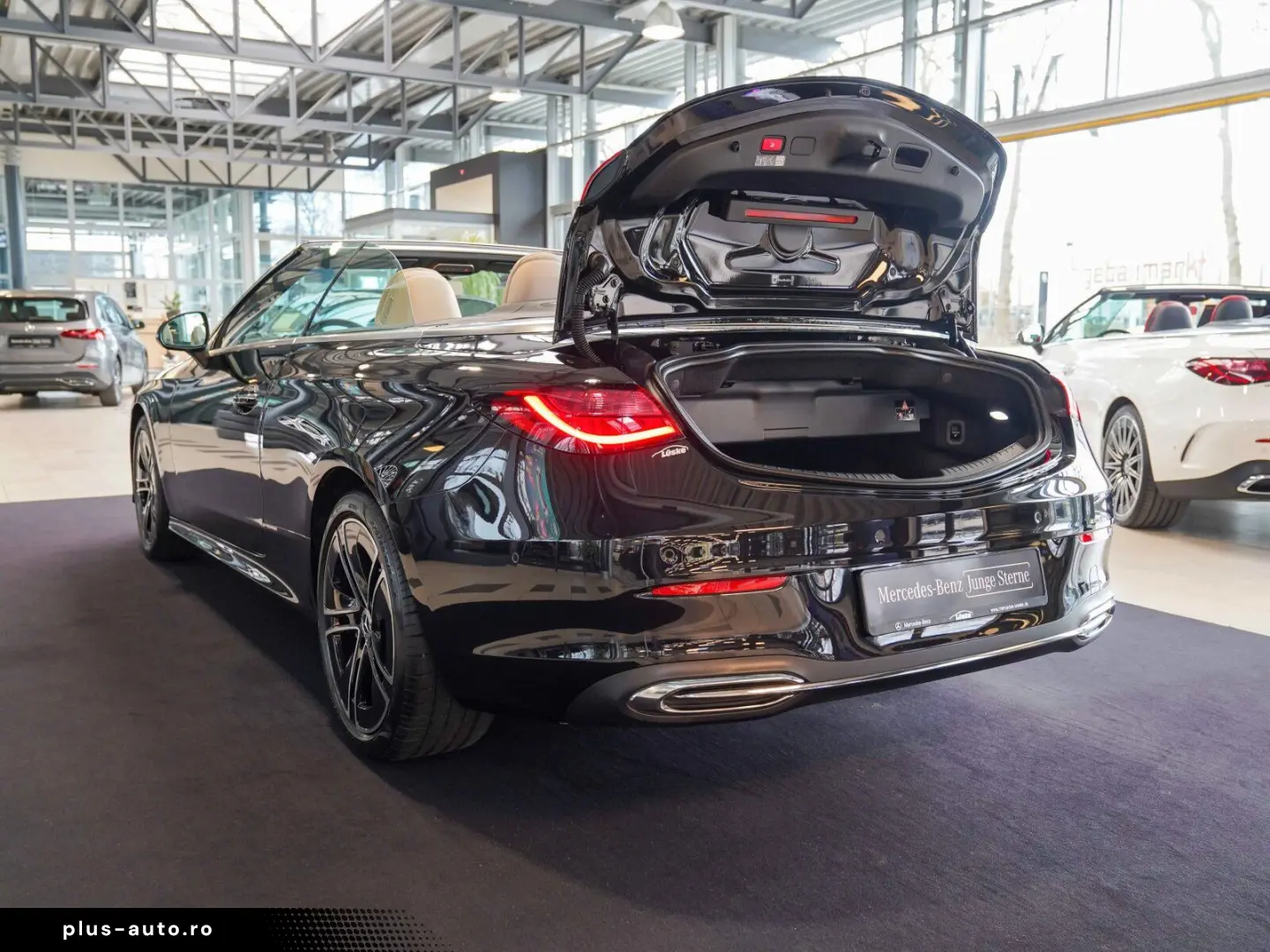 MERCEDES-BENZ CLE 220 d Cabrio macchiato rotes Verde&hellip;