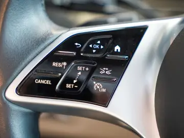 MERCEDES-BENZ CLE 220 d Cabrio macchiato rotes Verde&hellip;