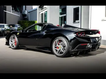 FERRARI F8 Spider