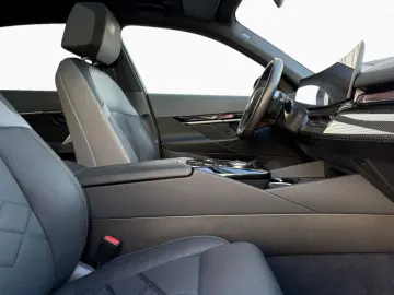 BMW 550e xDrive M Sport Pro DA PA-Prof B&W Pano 21