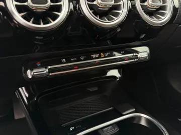 MERCEDES-BENZ A 180 Edition