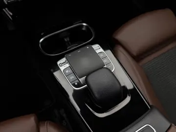 MERCEDES-BENZ A 180 Edition