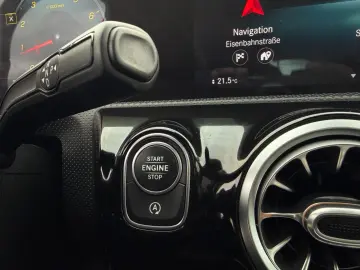 MERCEDES-BENZ A 180 Edition