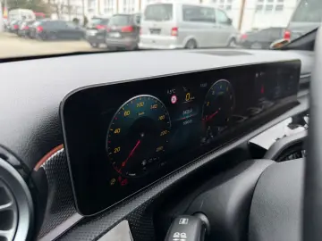 MERCEDES-BENZ A 180 Edition