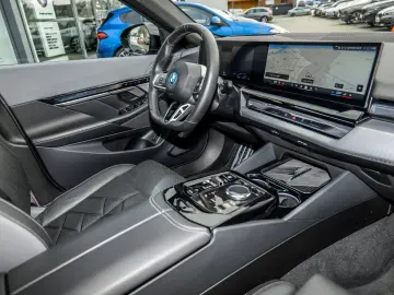 BMW 550e xDrive M Sport Pro Pano H K DA Prof