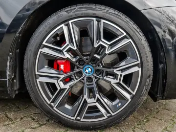 BMW 550e xDrive M Sport Pro Pano H K DA Prof