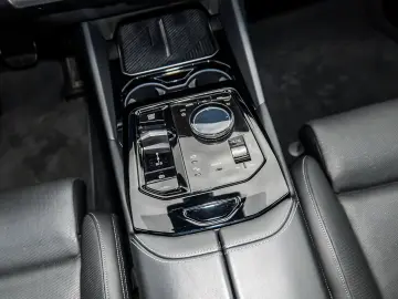 BMW 550e xDrive M Sport Pro Pano H K DA Prof