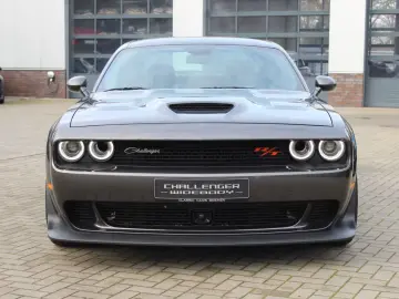 Dodge Challenger  6 4L Scat Pack Widebody