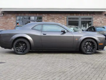 Dodge Challenger  6 4L Scat Pack Widebody