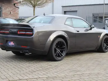 Dodge Challenger  6 4L Scat Pack Widebody