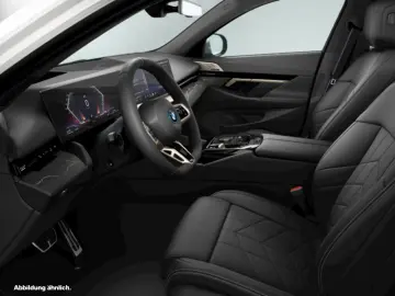 BMW 530e M Sport Pro AHK Pano 21 LMR B&W