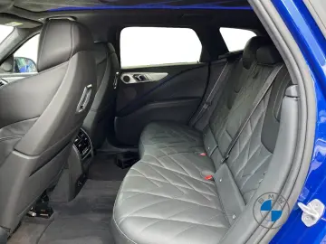 BMW XM 50e Autobahnassistent AHK Sitzlüft. H K HUD