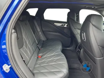 BMW XM 50e Autobahnassistent AHK Sitzlüft. H K HUD