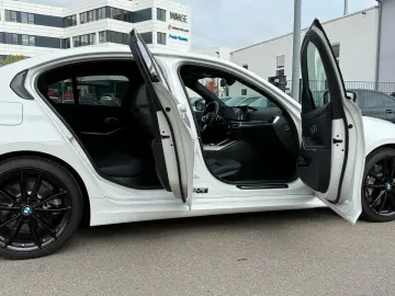 BMW 330 i xD M Sport HuD ACC HiFi DAB AHK Komfort