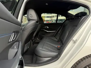 BMW 330 i xD M Sport HuD ACC HiFi DAB AHK Komfort